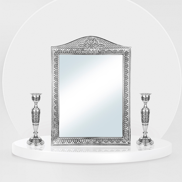 آینه شمعدان نقره (آینه و شمعدان عروس جدیدترین 1403-2024) | نقره لیونا - آینه و شمعدان نقره تبریز قلمزنی | مستطیل تاج دار | ارتفاع 56 سانتیمتر | 1160 گرم