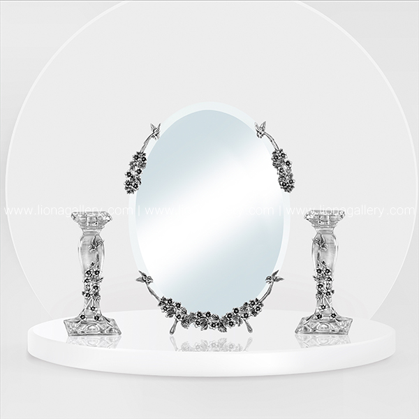 مرکز خرید آینه و شمعدان نقره در تهران | mirror candlesticks wedding -فروشگاه نقره لیونا به‌عنوان بزرگ‌ترین مرکز خرید آینه و شمعدان نقره در تهران، با بیش از 70 سال تجربه خانوادگی، مجموعه‌ای از آینه و شمعدان‌های نقره مدرن را برای عروس و دامادهایی که به دنبال زیبایی و ماندگاری هستند، ارائه می‌دهد. این فروشگاه با بهره‌گیری از نقره با عیار بالا و طراحی‌های منحصربه‌فرد، به‌عنوان یکی از پیشروان صنعت نقره در ایران شناخته می‌شود. لیونا با امکان خرید حضوری و آنلاین، و ارسال رایگان به سراسر کشور و جهان، تجربه‌ای لوکس و بی‌نظیر را به مشتریان خود ارائه می‌کند. برای یافتن بهترین آینه و شمعدان عروسی با طراحی‌های مدرن و شیک، لیونا بهترین انتخاب شماست.