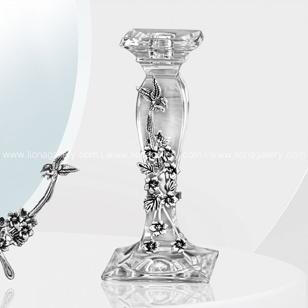 مرکز خرید آینه و شمعدان نقره در تهران | mirror candlesticks wedding -فروشگاه نقره لیونا، با بیش از 70 سال تجربه، به‌عنوان معتبرترین مرکز خرید آینه و شمعدان نقره در تهران شناخته می‌شود. مجموعه‌ای از آینه و شمعدان‌های نقره عروس با طراحی مدرن و شیک برای عروس و دامادها در این فروشگاه ارائه می‌شود. با دنبال کردن صفحه اینستاگرام نقره لیونا، می‌توانید از جدیدترین مدل‌های آینه و شمعدان نقره‌ای برای عروسی خود ایده بگیرید و خرید آنلاین یا حضوری خود را انجام دهید. این فروشگاه با ارسال رایگان به سراسر کشور و خدمات مشاوره تخصصی، تجربه‌ای بی‌نظیر از خرید محصولات نقره‌ای را برای شما فراهم می‌کند. 